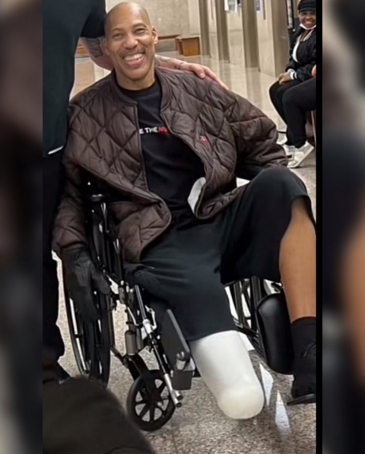 TMZ:球爹拉瓦尔-鲍尔遭受严重医疗问题 进行了右脚截肢手术